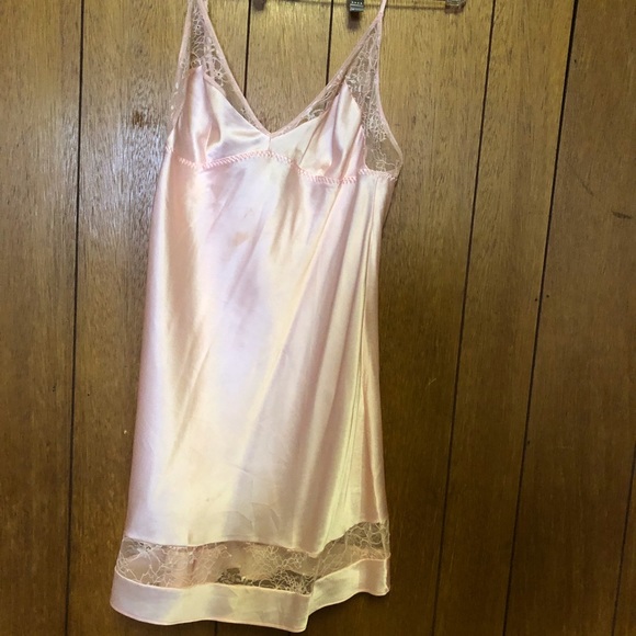 Victoria’s Secret pink slip/chemise size M EUC - Picture 2 of 8